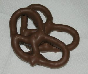 pretzels-dipped-in-chocolate